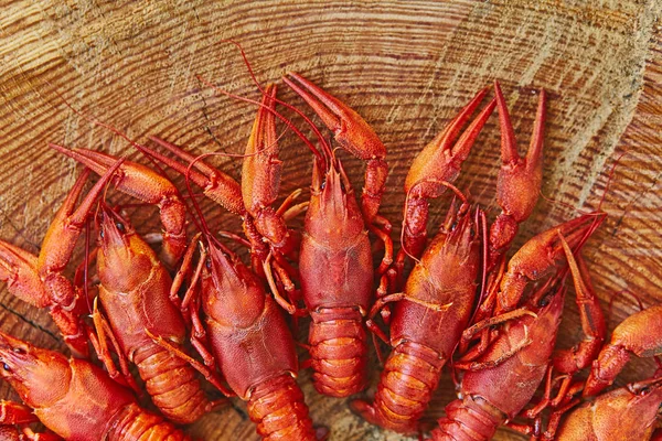 Crawfish Dimasak Dan Disajikan Latar Belakang Kayu — Stok Foto