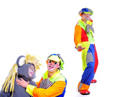 Çeşitli kostümlerdeki animasyoncuların portreleri. İzole edilmiş arkaplan