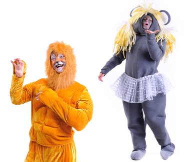 Çeşitli kostümlerdeki animasyoncuların portreleri. İzole edilmiş arkaplan