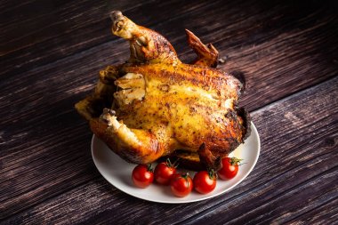 Fırında tavuk pişmiş