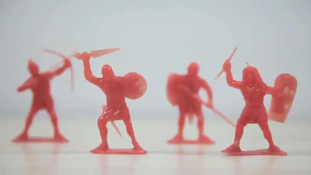 Těsné Záběry Plastických Vojáků Hraček Bílém — Stock video