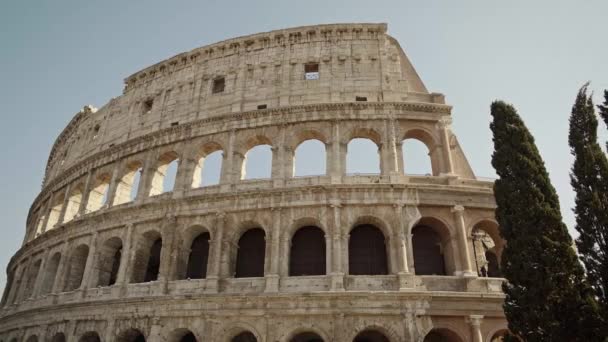 Rom - Feb 20: Berömda turistattraktion Colosseum på sommaren, 20 februari 2018 — Stockvideo