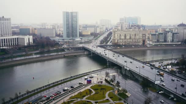莫斯科 11月23日 俄罗斯联邦政府众议院 大雾日 2017年11月23日在俄罗斯莫斯科 阿尔巴特街 — 图库视频影像