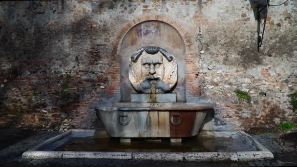 喷泉在橙色庭院, 罗马, 意大利伊尔吉迪诺天使 Aranci — 图库视频影像