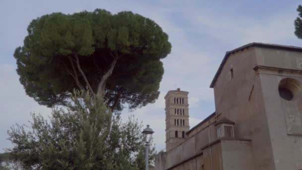 Pan çekim bir manastır portakal Bahçe Roma, İtalya, Giardino degli Aranci yakınındaki — Stok video