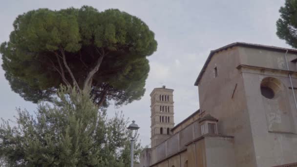 Torre de um mosteiro perto do Jardim Laranja, Roma, Itália Giardino degli Aranci — Vídeo de Stock