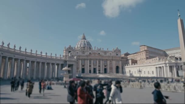 Tourists visiting The Papal Basilica of St. Peter in Vatican, Italy, pan shot — Stock Video