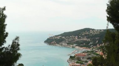 Güzel Banliyöleri, Fransa Cote dazur bir bahar gününde kadeh kaydırmak