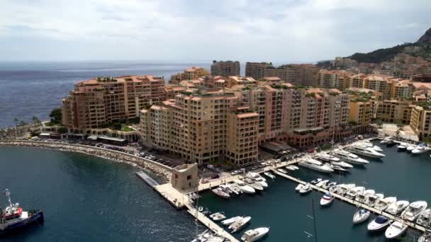 Panoramautsikt över Monaco våren 2018, havet på en blåsig dag — Stockvideo