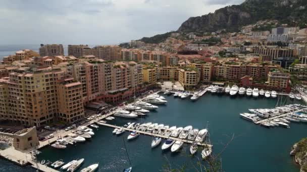 Pan shot of Monaco in spring of 2018, cars and yachts — Stock Video