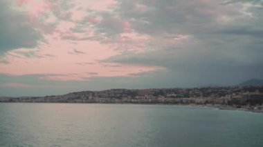 Nice - May 05: Pan Nice shot, deniz ve trafik, 05 Mayıs 2018 Nice, Fransa