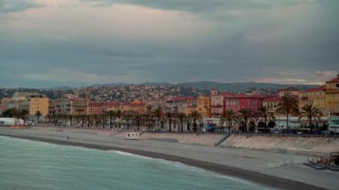 Nice - May 05: Pan Nice shot, deniz ve insanlar, 05 Mayıs 2018 Nice, Fransa