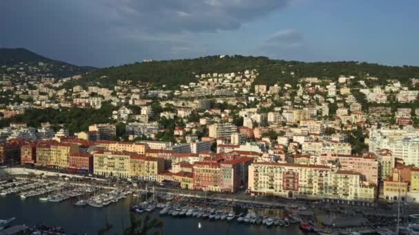 NICE - MAIO 06: panorama de Nice, barco a vapor e carros, Maio 06, 2018, França — Vídeo de Stock