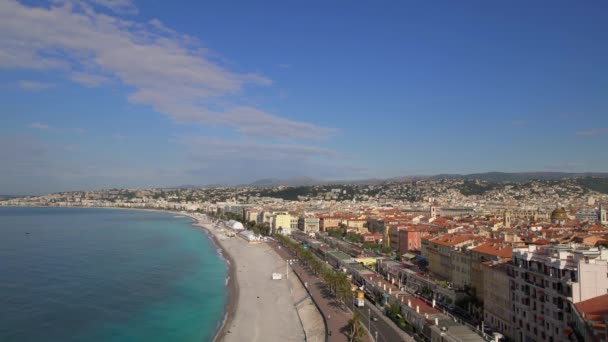 Panorama av Nice på en fin och tydlig våren dag, människor och bilar — Stockvideo