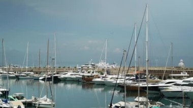 Bağlantı noktası Antibes, Fransa. Yatlar ve uçak