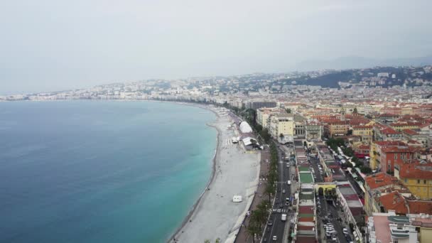 Пляж и спокойное море в Ницце, Франция — стоковое видео