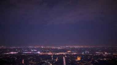 Paris panorama adlı gece yaz aylarında Timelapse. Fransa 