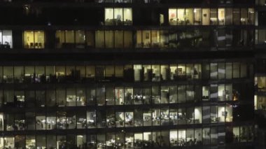 Moskova 'nın merkezindeki gökdelen cephe çekimi gerçek zamanlı aşağı eğim