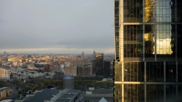 从位于莫斯科国际商务中心的摩天大楼中的一座, 实时的全景 — 图库视频影像