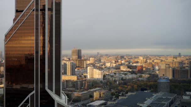 Reálném čase Moskva panoramatický pohled z jednoho mrakodrapu v moskevské Mezinárodní obchodní centrum — Stock video