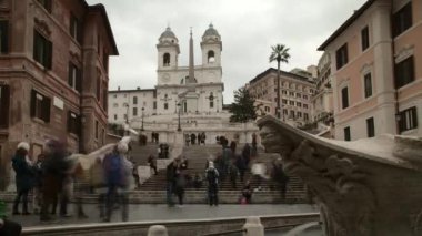 Roma - 20 Şubat: Turist Piazza di Spagna, Roma, İtalya ziyaret etti. Roma'daki İspanyol Merdivenleri, 20 2018 kilitli aşağı atış kurulması zaman atlamalı bir ünlü cazibe
