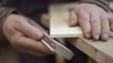 Woodcraft stüdyoda zımpara ile Man zımpara ahşap çerçeve