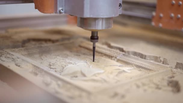 Macro du processus de coupe de la buse de scie électrique de travail 