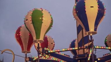 Moskova, Rusya - 6 Aralık: Kızıl Meydan'daki Moskova Kremlin'deki Noel fuarında atlıkarıncanın yakın çekim çekimi