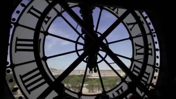 PARIS, FRANCE - June 17 2019: Left to right pan real time shot of clock Musee Dorsay. — Stock Video