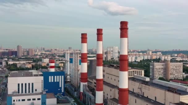 Drone aéreo pan shot exterior da fábrica industrial — Vídeo de Stock