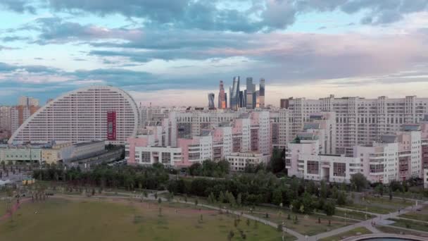 MOSCOW, RUSSIA - JUNE, 2019: Aerial drone tilt up shot of Moscow center — 비디오