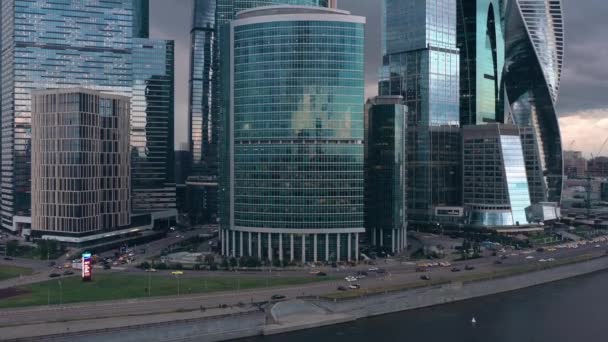 Moskau, russland - juni 2019: aus der luft gekippte drohne aus nahaufnahme der stadt moskau — Stockvideo