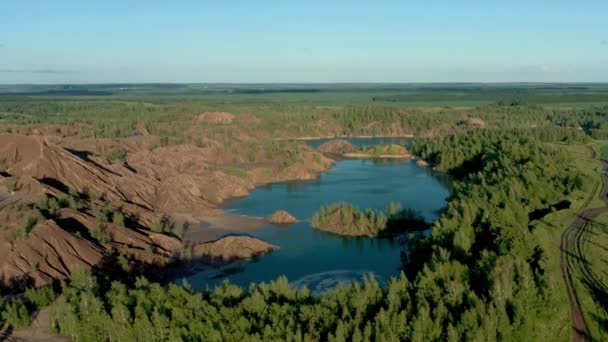 Romantsevo colinas y lagos en Tula oblast drone tiro aéreo — Vídeos de Stock