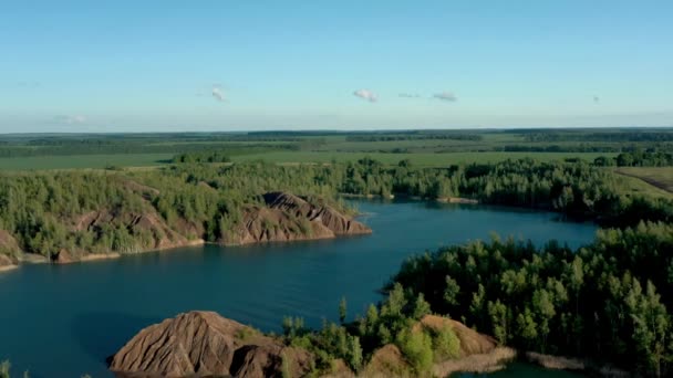 Romantsevo kullar och sjöar i Tula oblast drönare antenn zooma ut — Stockvideo
