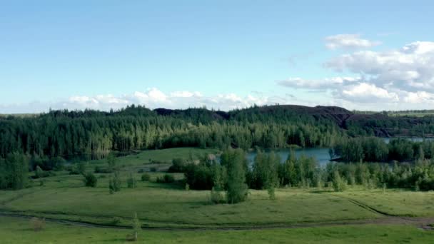 图拉州Romtsevo山丘和湖泊无人驾驶飞机发射 — 图库视频影像