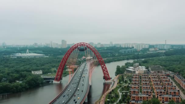 지보 피스 니 (Zhivopisniy) 다리 위와 고속도 로에서 샷기울기 — 비디오