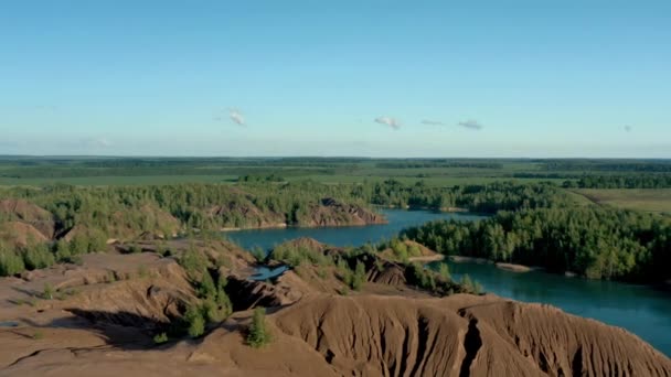 Romantsevo heuvels en meren in Tula oblast drone antenne uitzoomen — Stockvideo