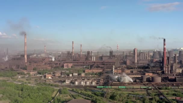 Zona industriale nella regione rurale russa, drone pan shot — Video Stock