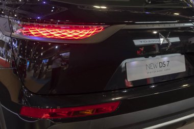 Kuala Lumpur, Malezya - 27 Kasım 2018: Arkadan görünüş Kuala Lumpur Uluslararası Otomobil Fuarı'nda (Klims görüntülenen yeni popüler yeni Citreon Ds 7 crossback araba tasarımı).