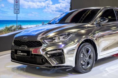 Kuala Lumpur, Malezya - 27 Kasım 2018: Ön görünüm Kuala Lumpur Uluslararası Otomobil Fuarı'nda (Klims görüntülenen yeni popüler yeni Kia Cerato araba tasarımı).