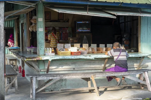 Kota Bharu, Malajzia - 2019. január 21.: Hagyományos és vintage maláj kávézó késő reggel. A kávézó sok hagyományos maláj konyhát árul.. — Stock Fotó