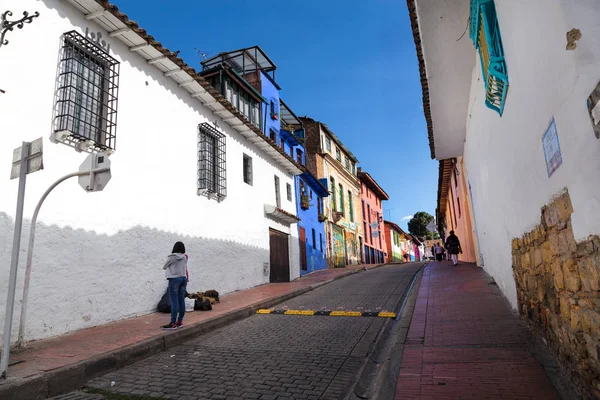 Bogota Colombia April Orang Tak Dikenal Berbicara Jalan Jalan Lingkungan — Stok Foto