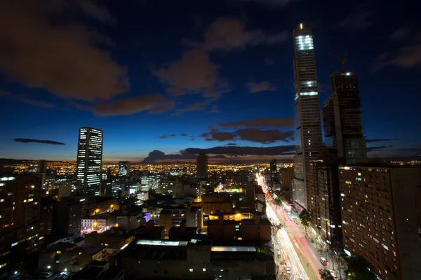 Uzun Pozlama Bacata Binaların Yapım Aşamasında Akşam Bogota Kolombiya — Stok fotoğraf