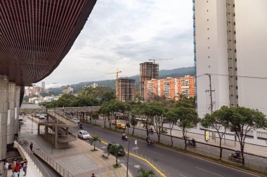 Bucaramanga, Kolombiya - 2 Mayıs: Centro Comercial Cacique 2 Mayıs 2016 üzerinde Bucaramanga Kolombiya'trafikten.