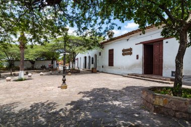 Peralta Plaza Giron, Kolombiya.