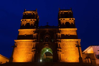 Barichara, Kolombiya mavi saat sırasında Immaculate Conception katedrali.