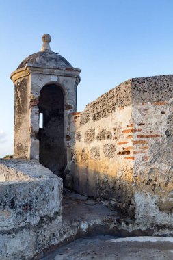 Cartagena, Kolombiya sömürge duvardaki bir köşe taret.