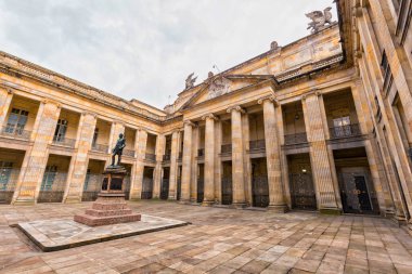 Bogota, Kolombiya - 14 Haziran: Bolivar heykel Capitolio Nacional Bogota, Kolombiya üzerinde 14 Haziran 2016 iç. 