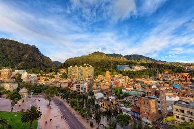 Bogota, Kolombiya - Haziran 12: Gazeteci görünümü Park Monserrate ve candelaria bölge Bogota, Kolombiya üzerinde 12 Haziran 2016.