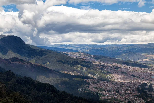 Przedmieściach Bogota Wznoszą Się Góry Pobliżu Dzielnicy Candelaria — Zdjęcie stockowe